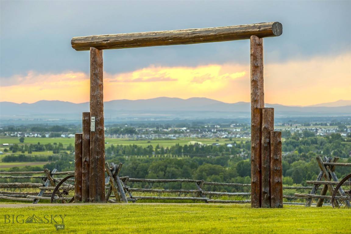 390 Hayrake LN, Bozeman, MT 59715