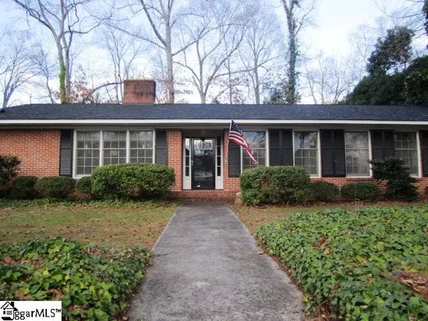 301 Calvert Avenue, Clinton, SC 29325