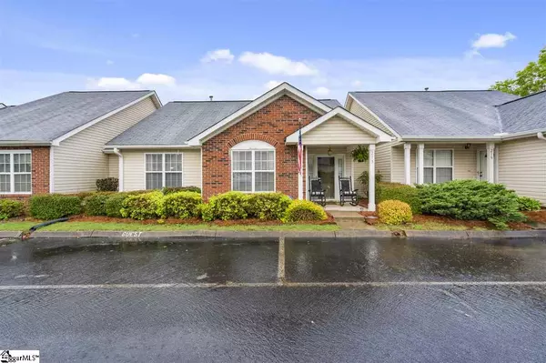 213 Woodruff Park Lane, Simpsonville, SC 29681