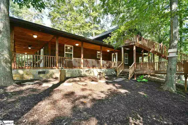 17 Perro Lane, Marietta, SC 29661-9389