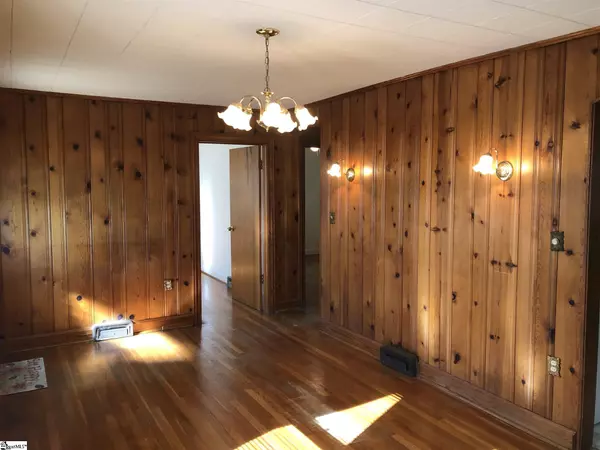 Clinton, SC 29325,206 N Sloan Street