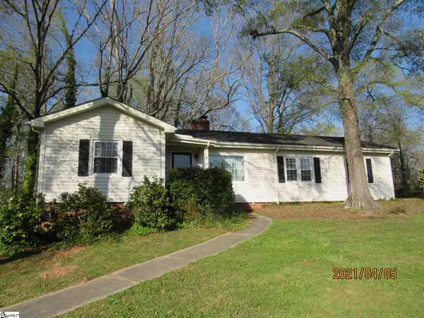 204 Barksdale Circle, Laurens, SC 29360