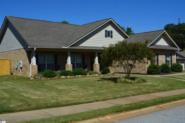 2 Sampit Drive, Simpsonville, SC 29681