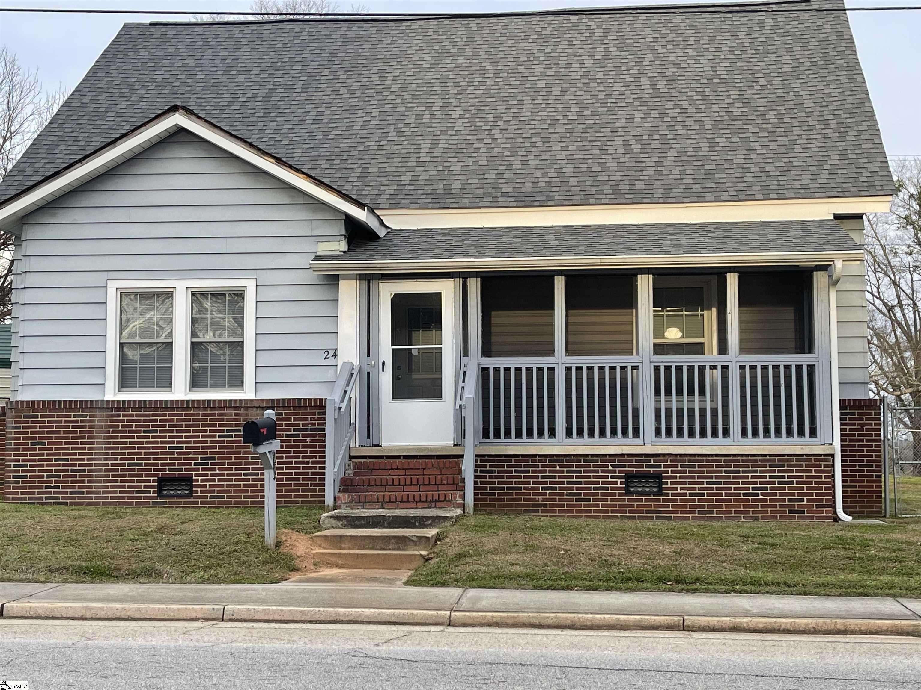24 N Greenwood Avenue, Ware Shoals, SC 29692
