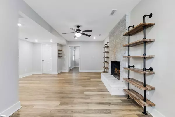 Easley, SC 29640,194 Rollingwood Drive