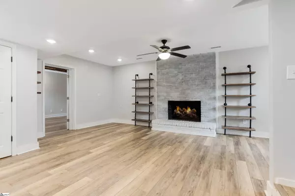 Easley, SC 29640,194 Rollingwood Drive