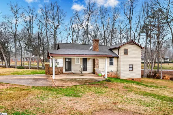 Ware Shoals, SC 29692,15 Woodlawn Drive