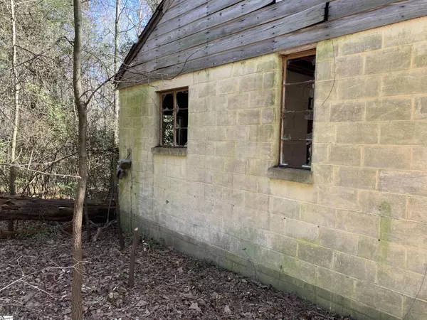 Moore, SC 29369,121 Lakewood Drive