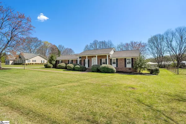 106 Blakely Avenue, Laurens, SC 29360