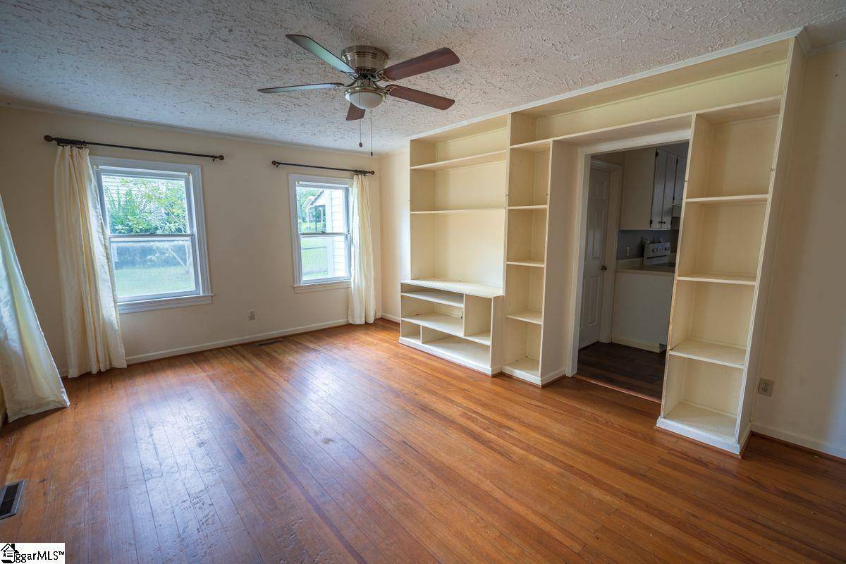 Laurens, SC 29360,113 Owings Street