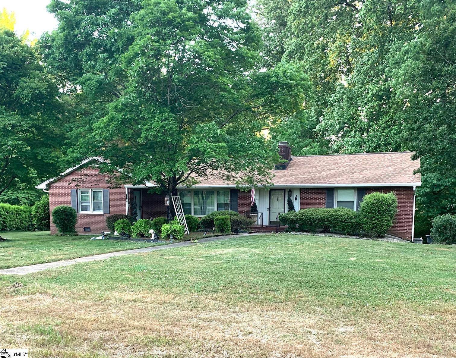 101 Crescent Drive, Laurens, SC 29360