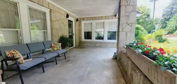 Laurens, SC 29360,576 E Main Street