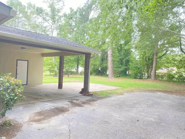 Greenwood, SC 29649,208 Evergreen Drive