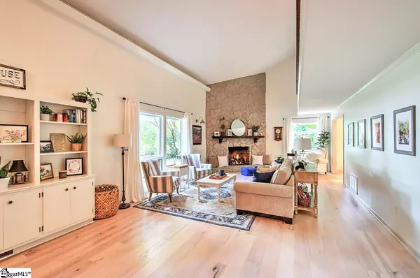 Greenville, SC 29609,10 Round About Way