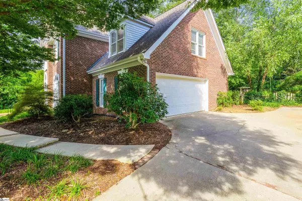 Simpsonville, SC 29681,108 English Oak Drive