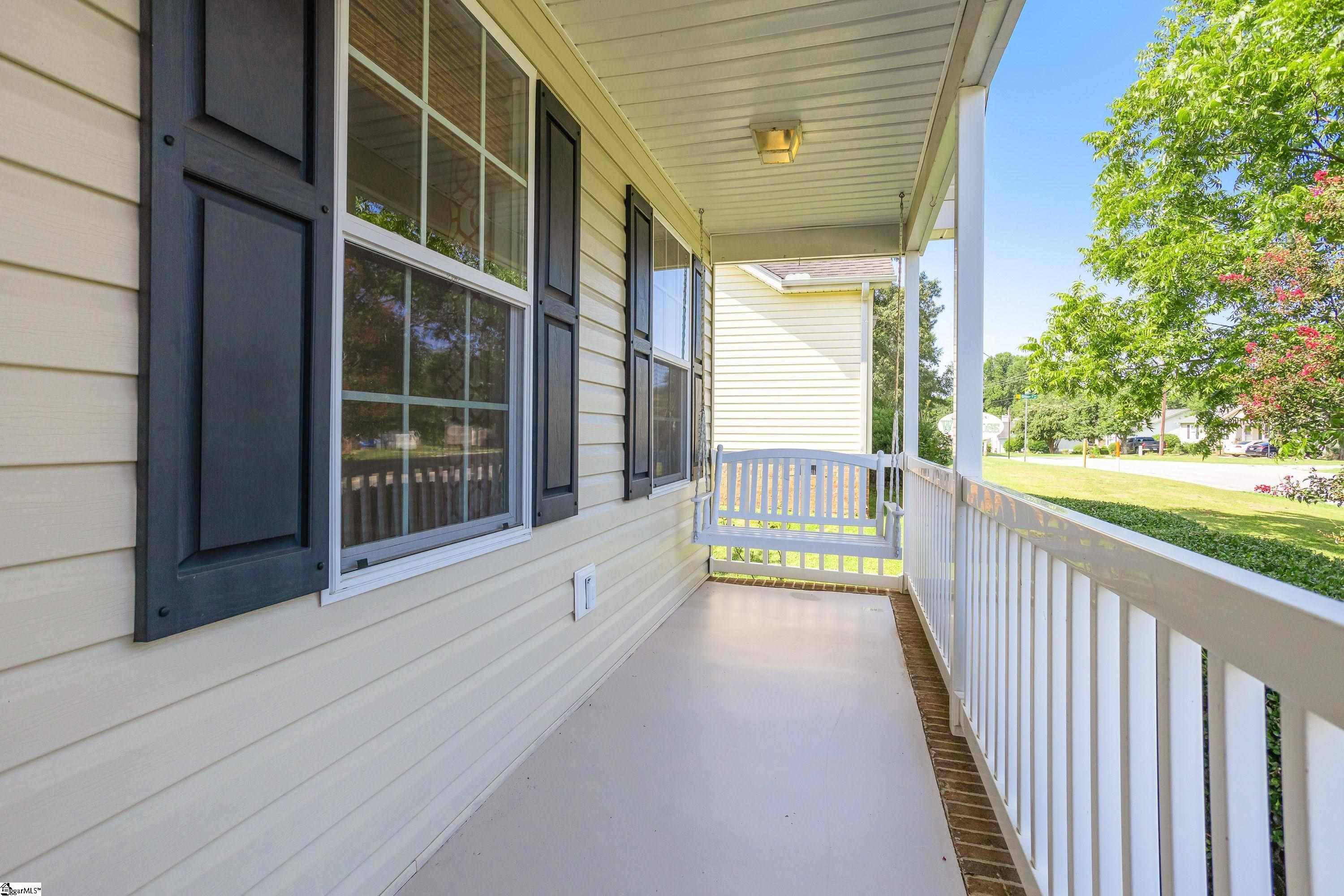 Greenville, SC 29617,3 Groovy Way