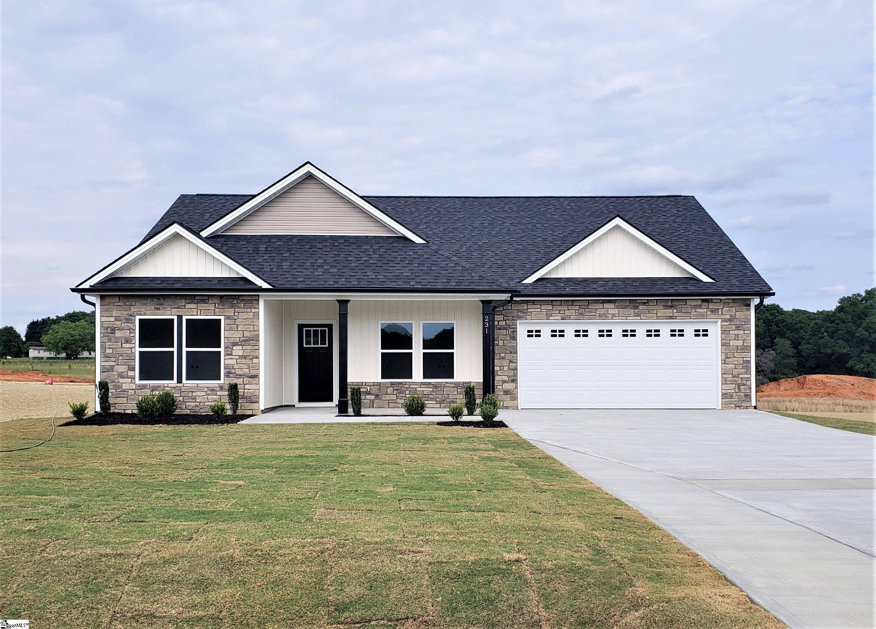 231 R C Thompson Road, Chesnee, SC 29323
