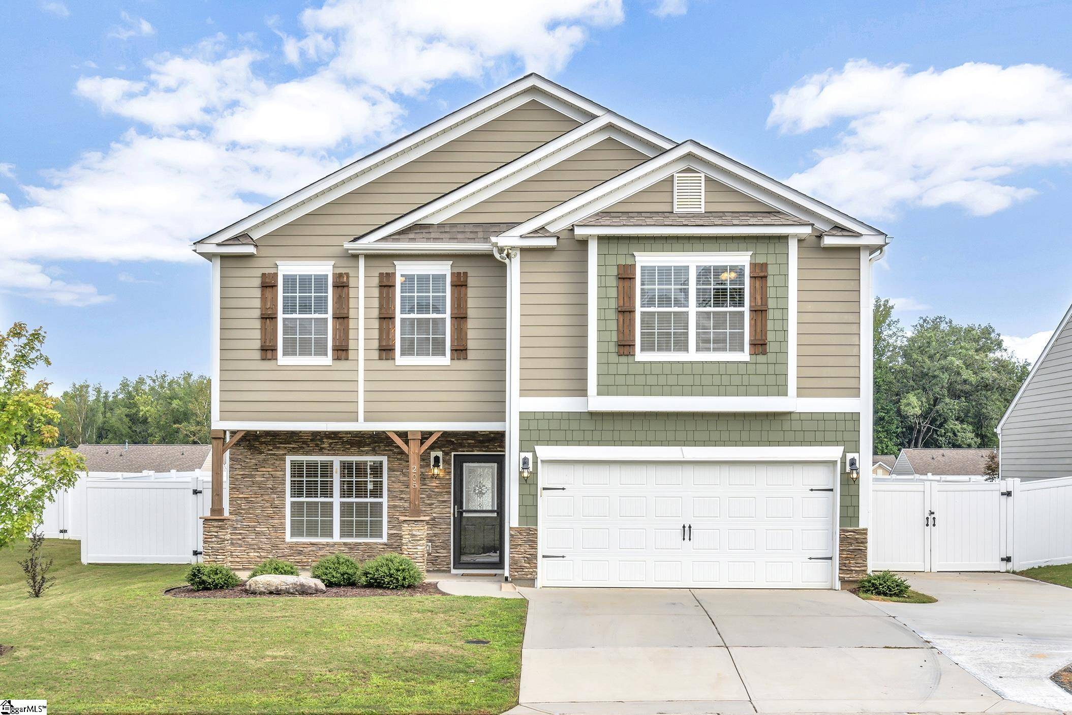 205 Lake Grove Road, Simpsonville, SC 29681