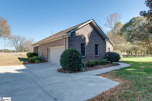 Easley, SC 29642,215 Killarney Way