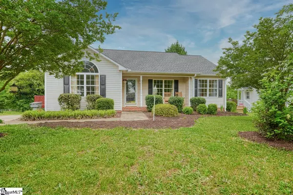 211 Queensbury Way, Spartanburg, SC 29302