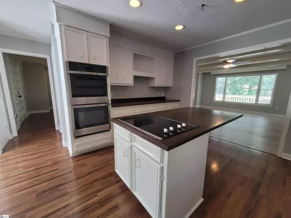 Simpsonville, SC 29681,422 Camelot Drive