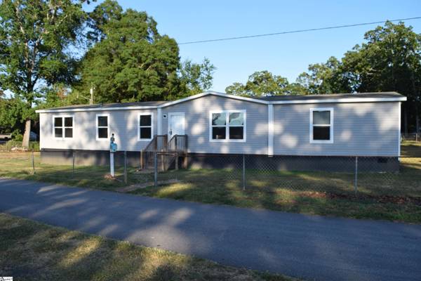 1 Pelzer Park Street, Pelzer, SC 29669-1709