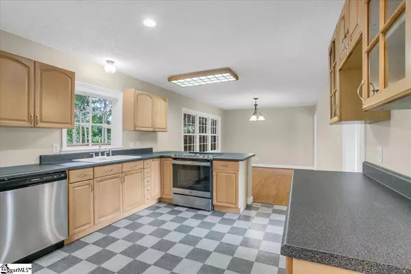 Easley, SC 29642,207 Forest Drive