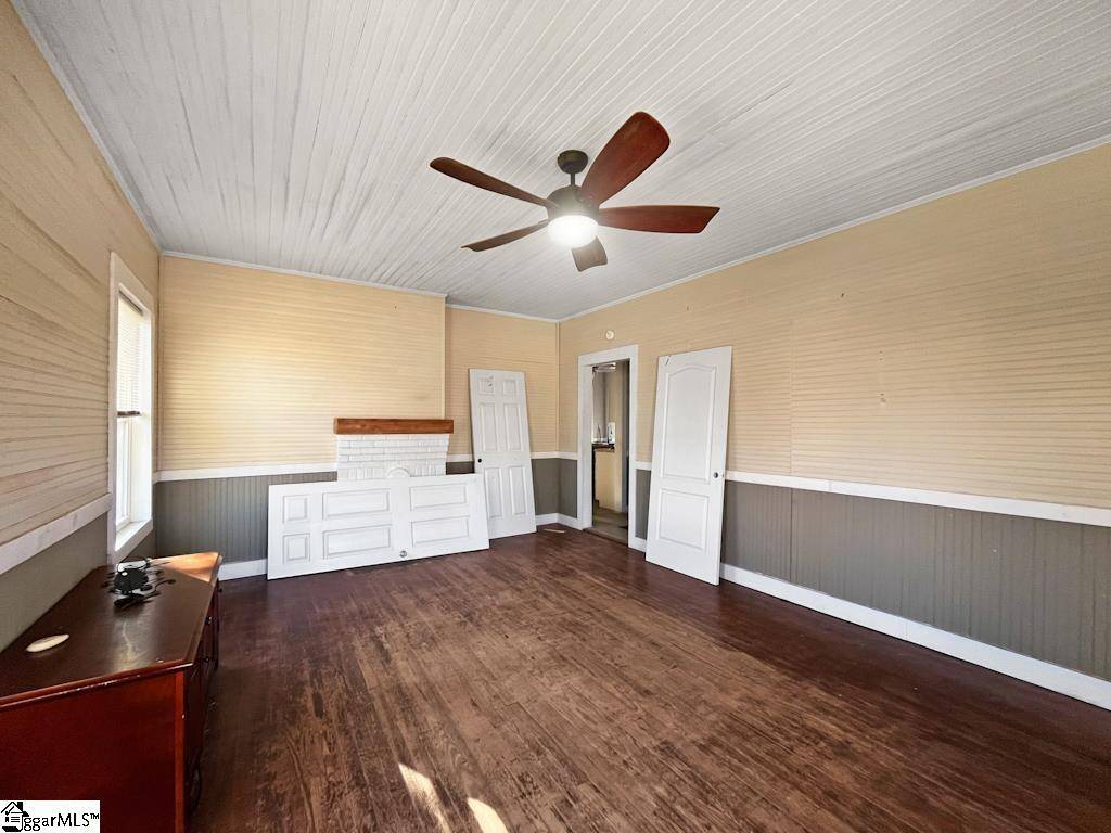 Clinton, SC 29325,127 Pine Street