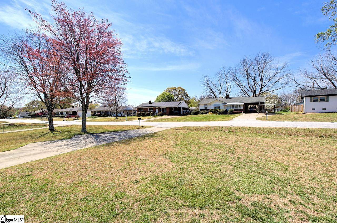 Greenville, SC 29605,13 Farmington Road