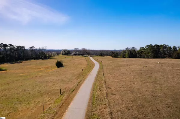 Laurens, SC 29360,672 Boxwood Road