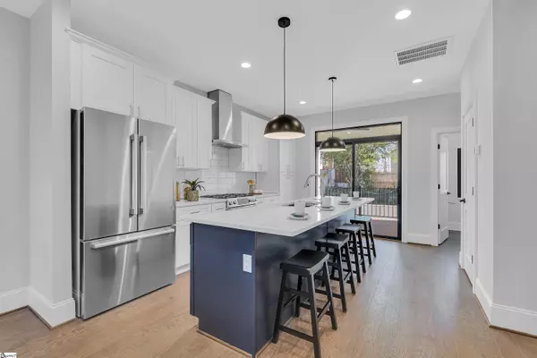 Greenville, SC 29601,17 Conwell Street