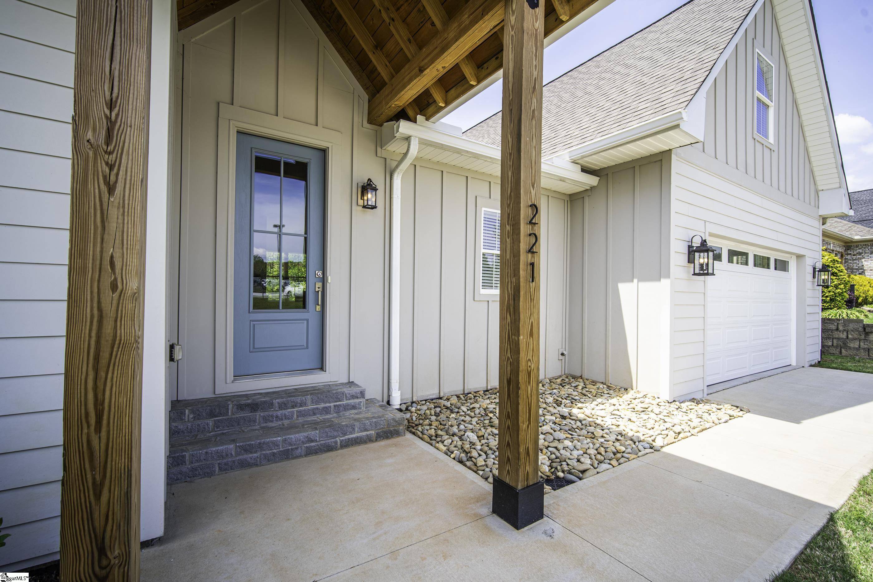 Taylors, SC 29687,221 Wood River Way
