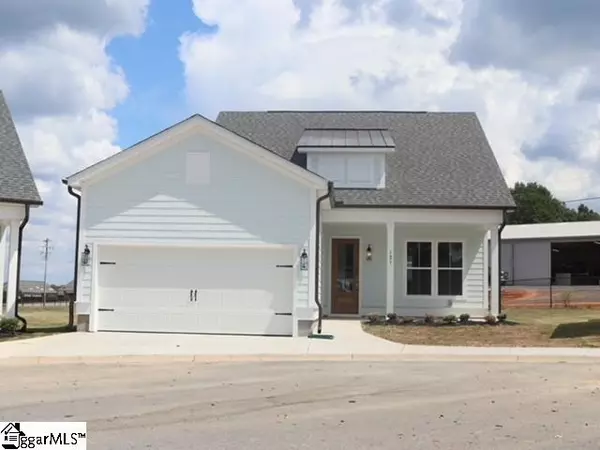 121 Cottage Lane, Greenwood, SC 29649
