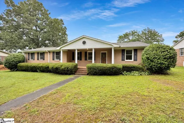 204 Woodfield Avenue, Fountain Inn, SC 29644-1724