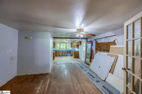Seneca, SC 29678,322 Circle Drive