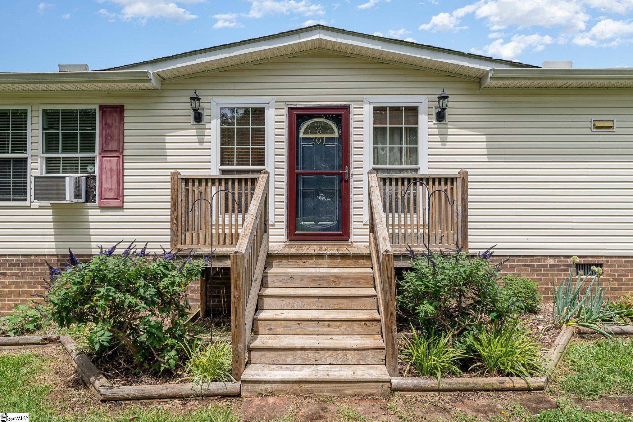 Wellford, SC 29385,701 Bumblebee Lane