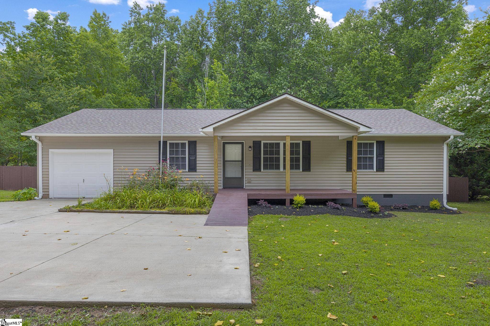 106 Lake Road, Landrum, SC 29356