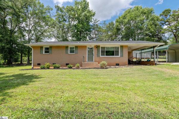 1142 Cooper Bridge Road, Woodruff, SC 29388