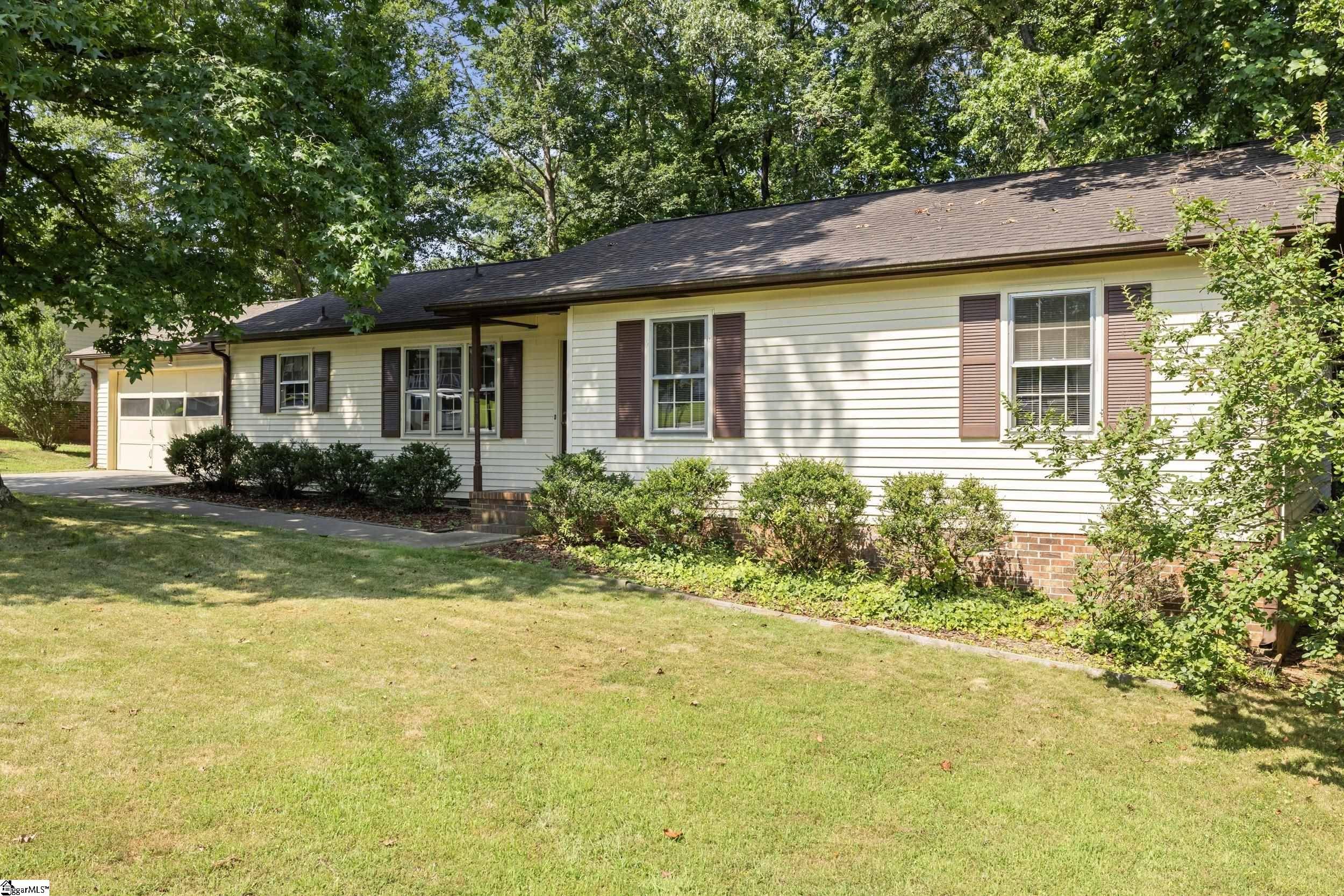 Simpsonville, SC 29680,816 Brentwood Way
