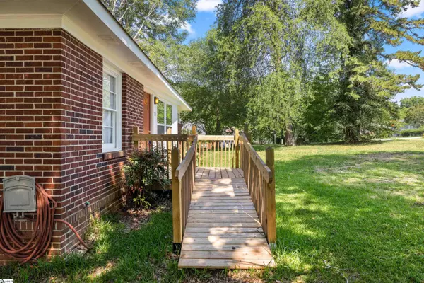 Greenville, SC 29609,11 Parkhurst Avenue