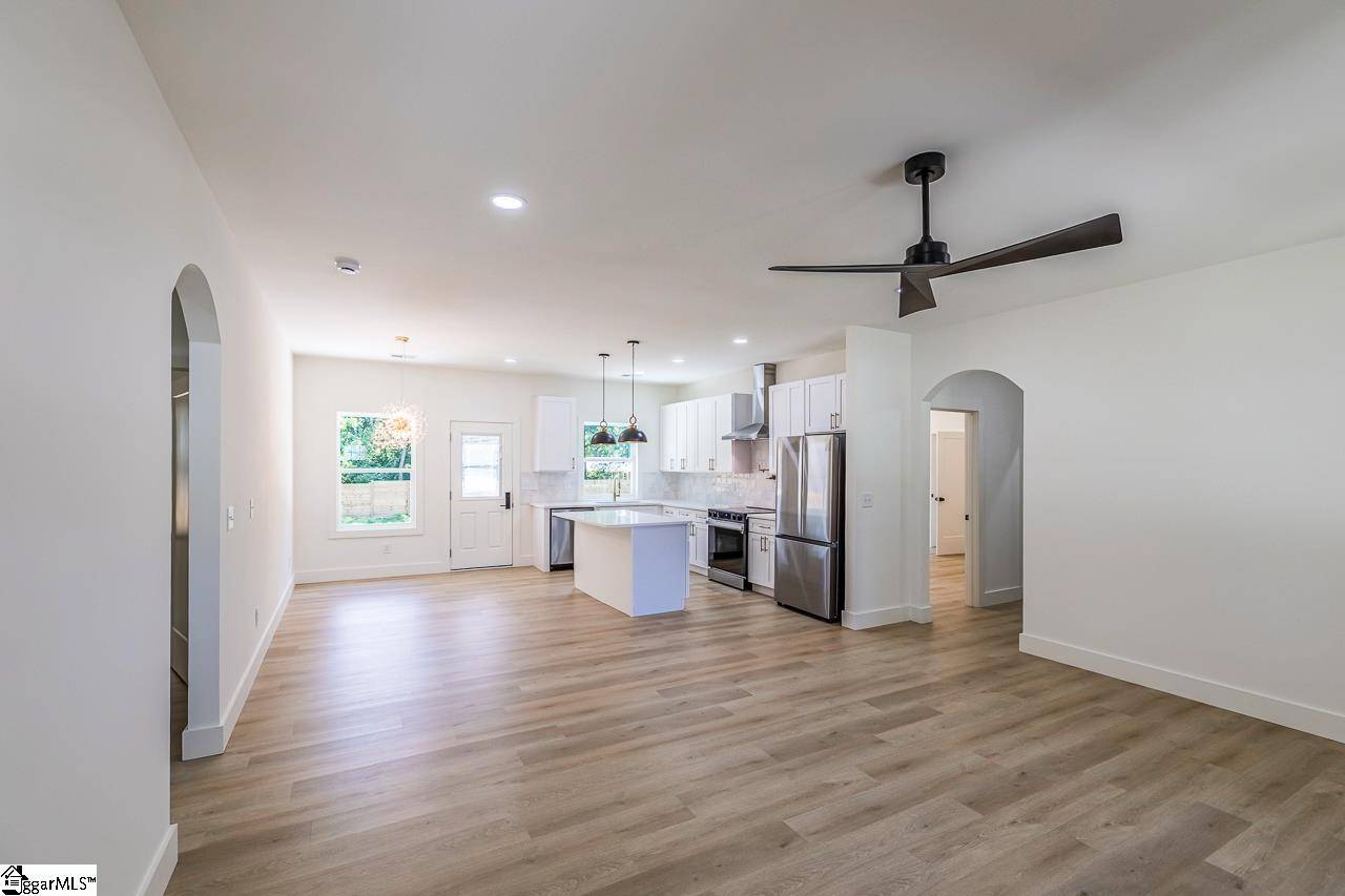 Taylors, SC 29687,4 Kitty Lane
