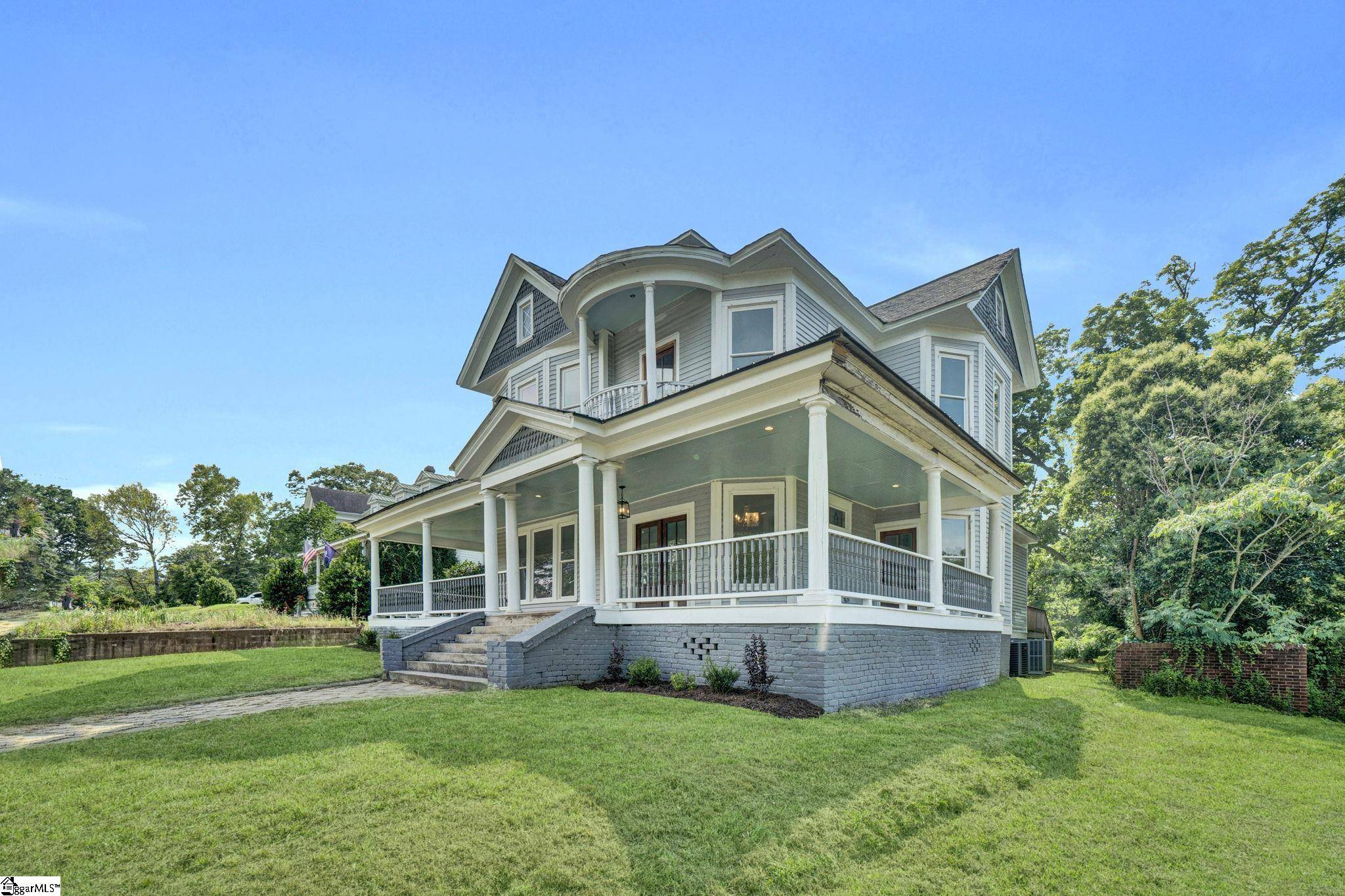 Laurens, SC 29360,522 S Harper Street