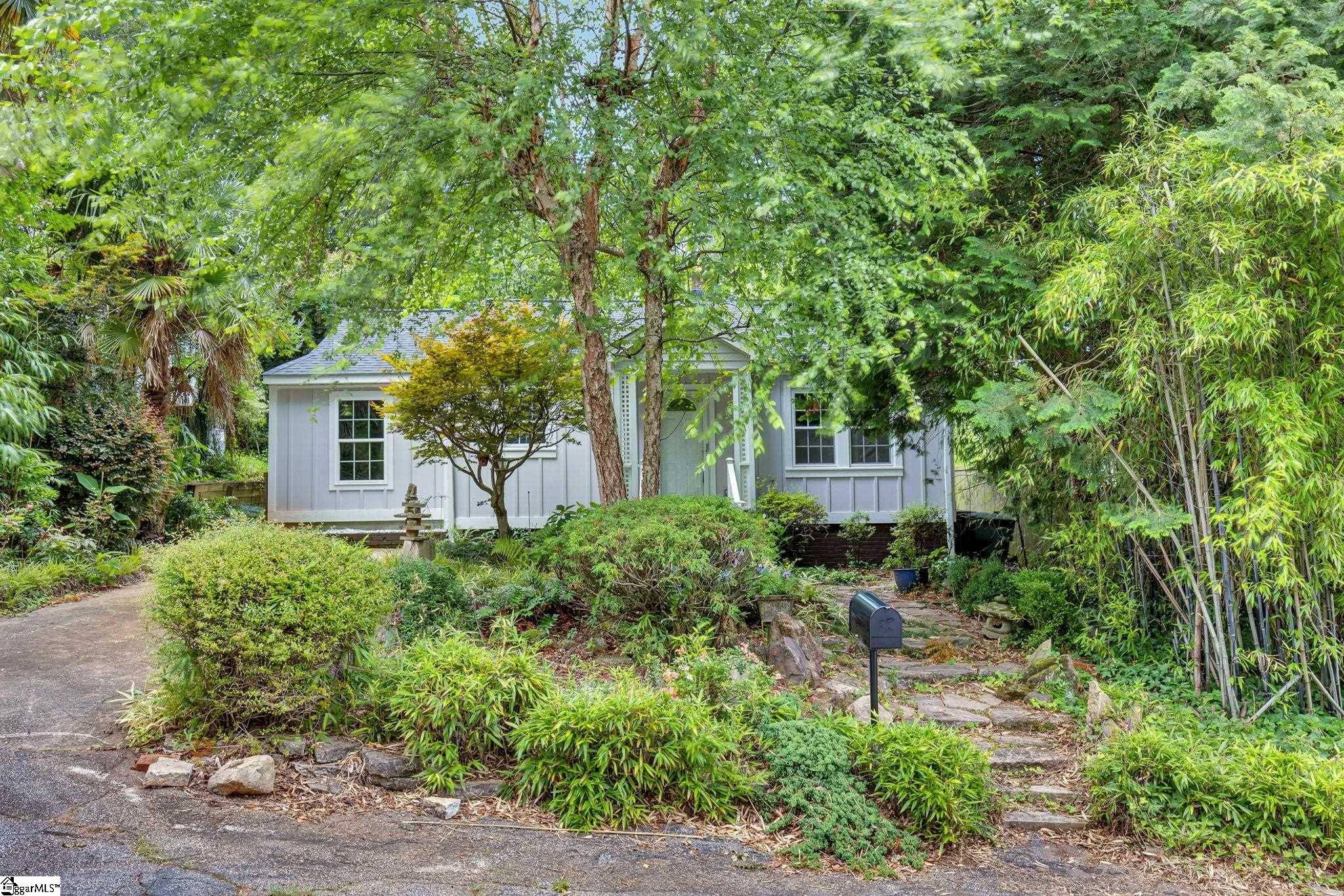 14 Dixie Avenue, Greenville, SC 29607-1420