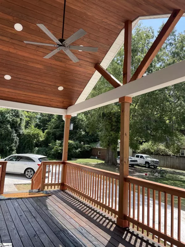 Clinton, SC 29325,816 E Carolina Avenue