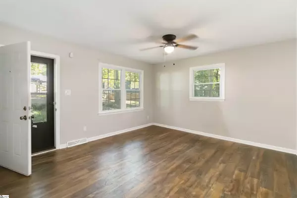 Wellford, SC 29385,102 Padgett Court