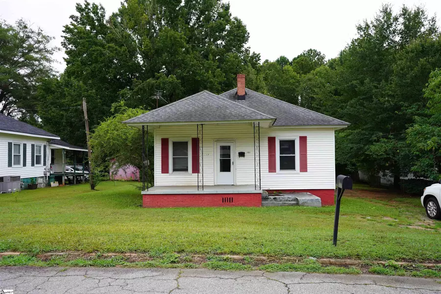 17 Gallon Street, Laurens, SC 29360
