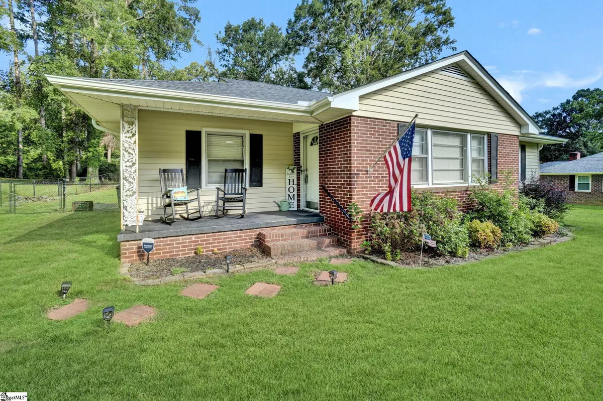 Laurens, SC 29360,107 FOREST Drive