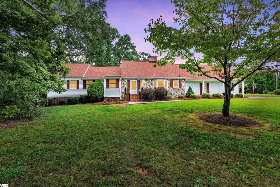819 J C Cooper Road, Fountain Inn, SC 29644
