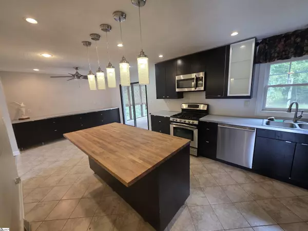 Greenville, SC 29615,5023 Raintree Lane