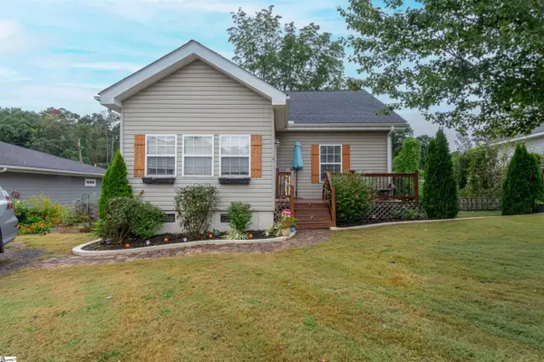 41 Lawrence Street, Lyman, SC 29365